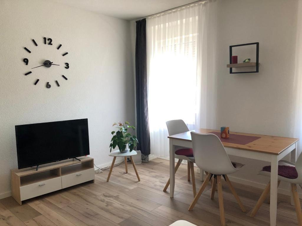 Grenznahe Ferienwohnung mit 4 Schlafzimmern Grenzach-Wyhlen Exterior foto